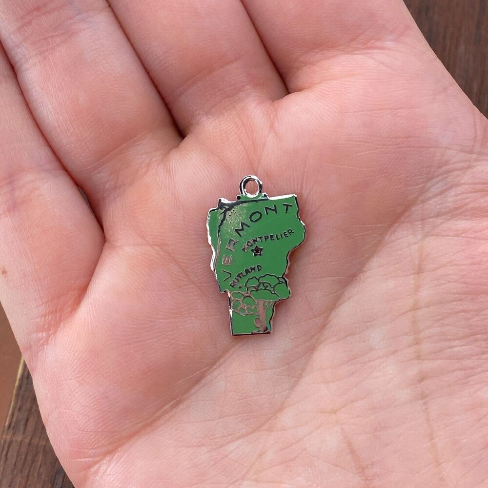 Vintage 925 Sterling Silver Green Enamel "Vermont" State Map Pendant Charm